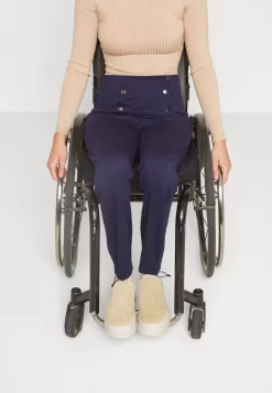 Anna Field PantaloniDark Blue Donna Pantaloni AN621A06R-K11 14 Anna Field PantaloniDark Blue Donna Pantaloni AN621A06R-K11 -Anna Field 2601407e946c4c39a5a22fa2a17bed15 scaled