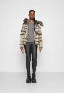 Anna Field -Anna Field 622770afd7b54a01ab3eb405ba9d8e53 scaled