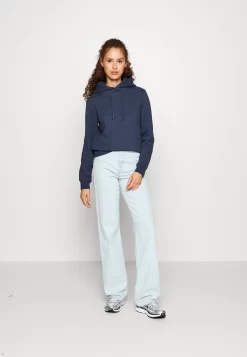 Anna Field -Anna Field a935a21289e8410084760af9ae92da37 scaled